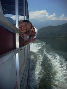 en la lancha